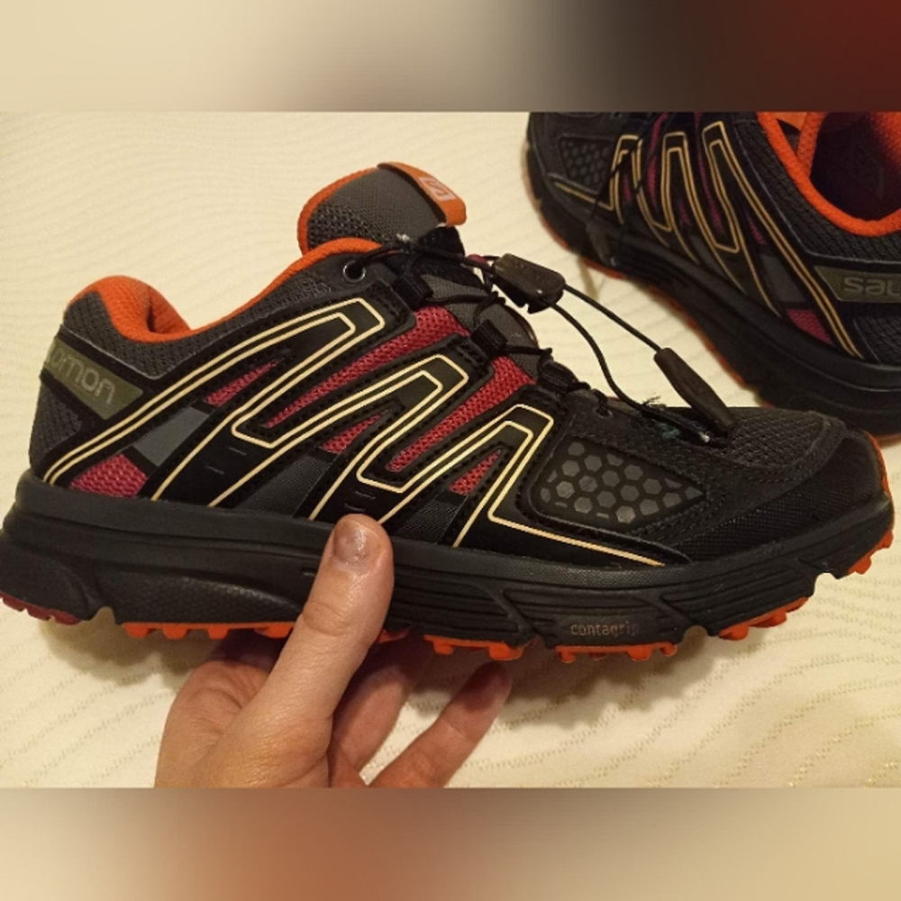 Women’s Salomon Tennis Shoes LIKE NEW **